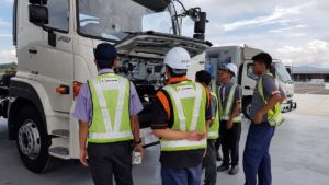 Training-driver-dan-mekanik-hino-300x169  